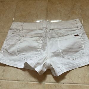 Low rise white Guess short